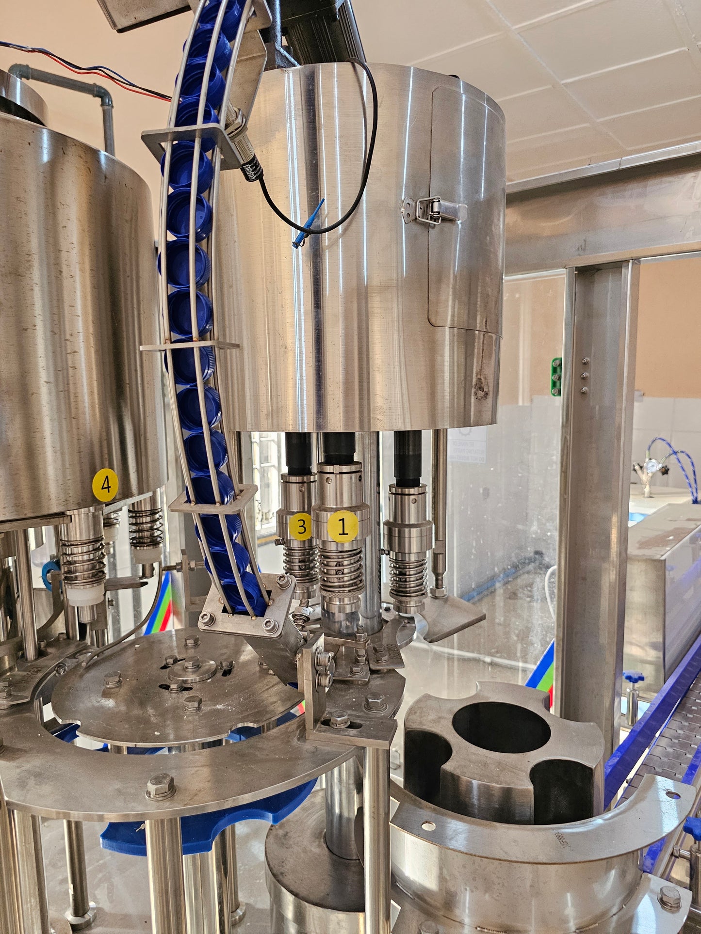 BOTTLE WATER MACHINE 8-8-3