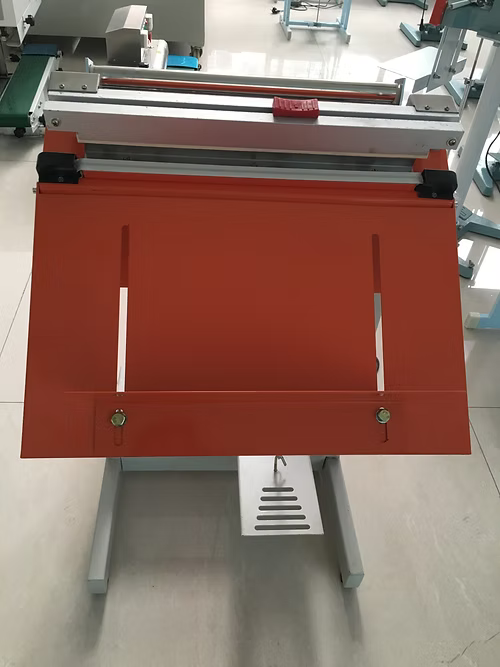Pedal Sealing Machine With Cutter