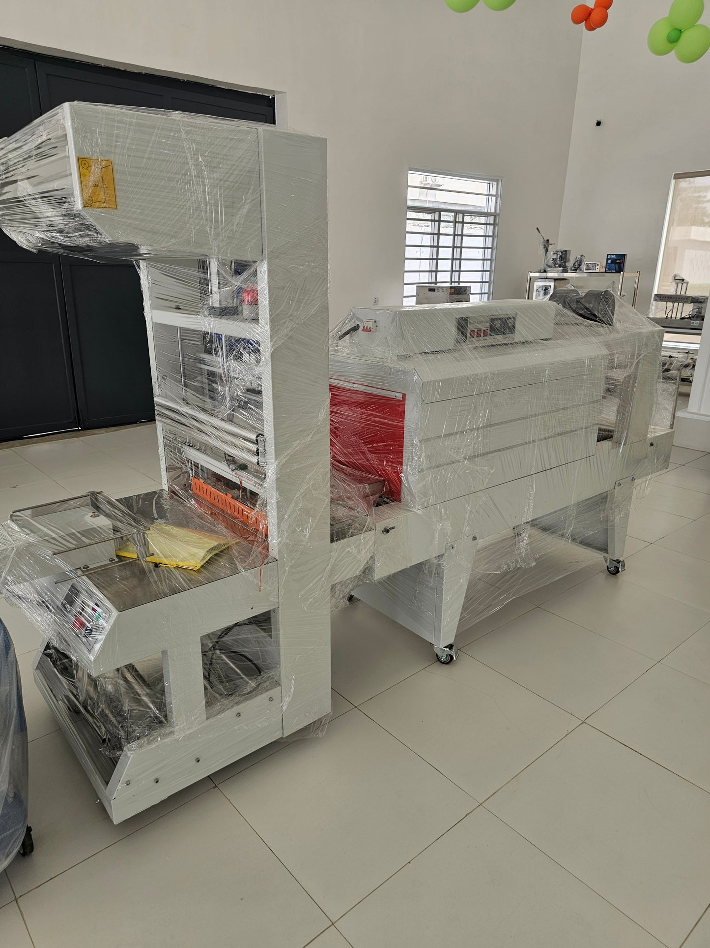 Shrink Wrapping Machine