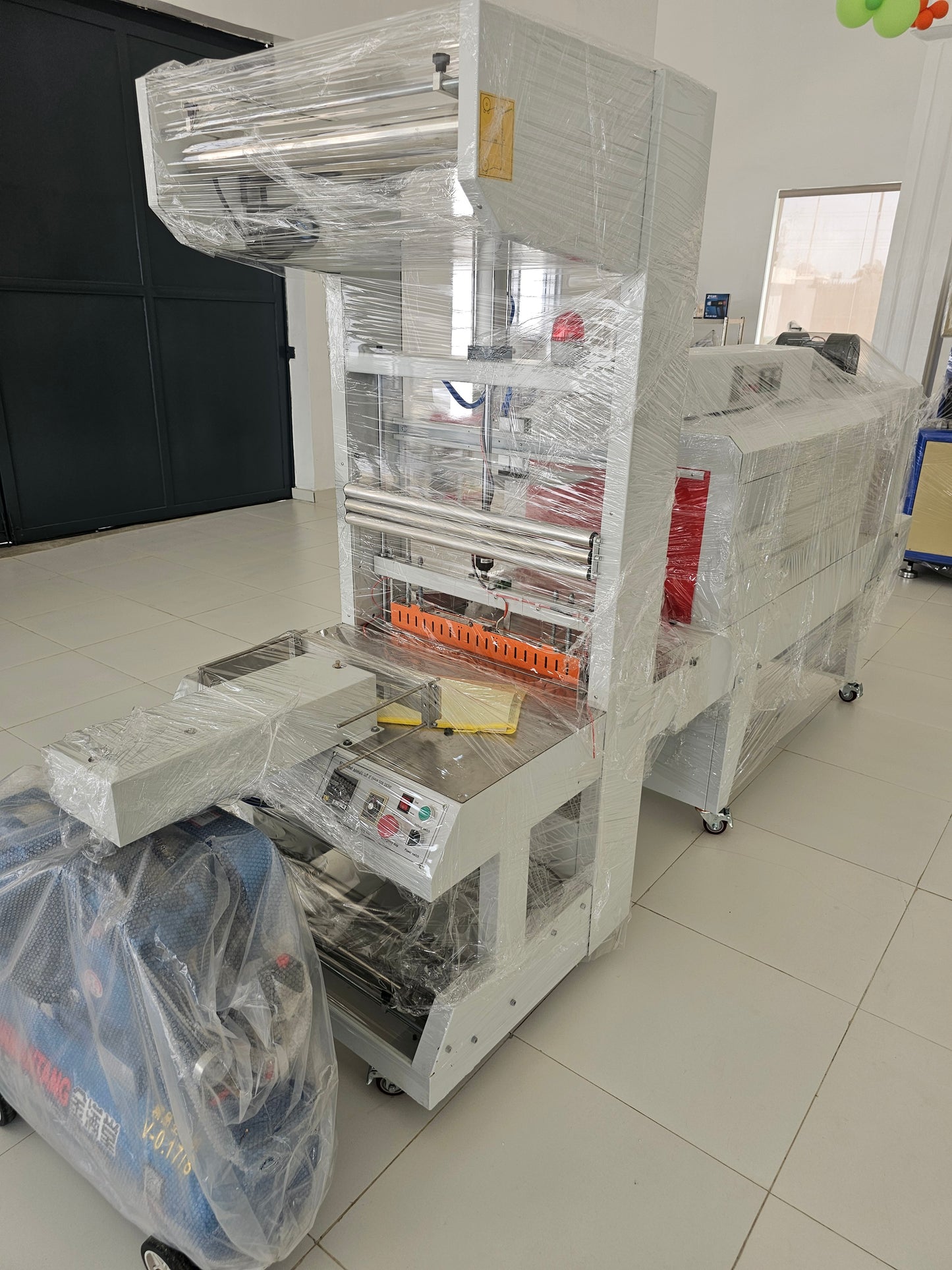 Shrink Wrapping Machine